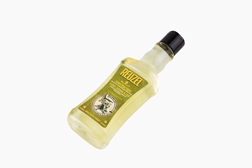 Reuzel 3-in-1 Tea Tree Shampoo