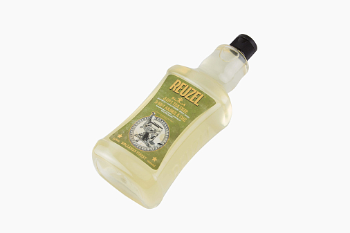 Reuzel 3-in-1 Tea Tree Shampoo