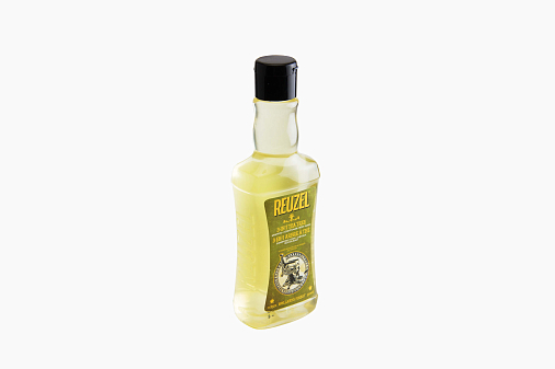 Reuzel 3-in-1 Tea Tree Shampoo